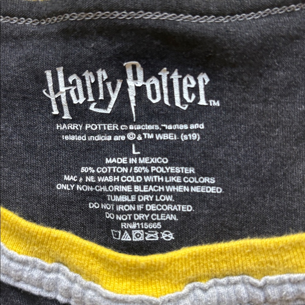 Harry Potter Hufflepuff Tank Top Gray and Yellow W/ Banner Flag - Picture 4 of 8